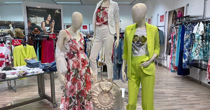 Ancora abiti colorati e floreali per la nostra Boutique Rinascimento